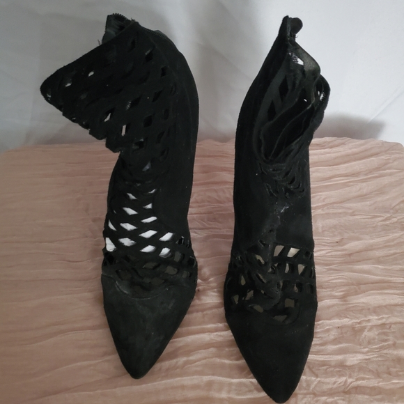 Misguided black booties - Picture 2 of 5